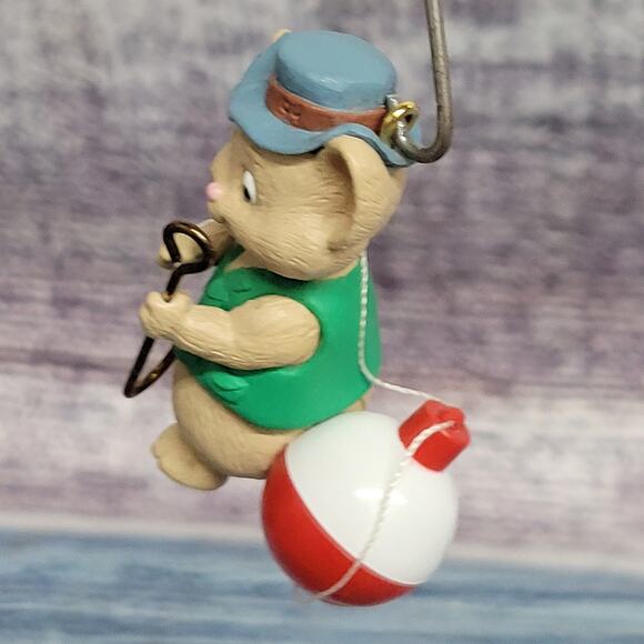 Vintage 1994 Hallmark (Merry Fishmas) keepsake Christmas ornament mouse - Picture 6 of 8